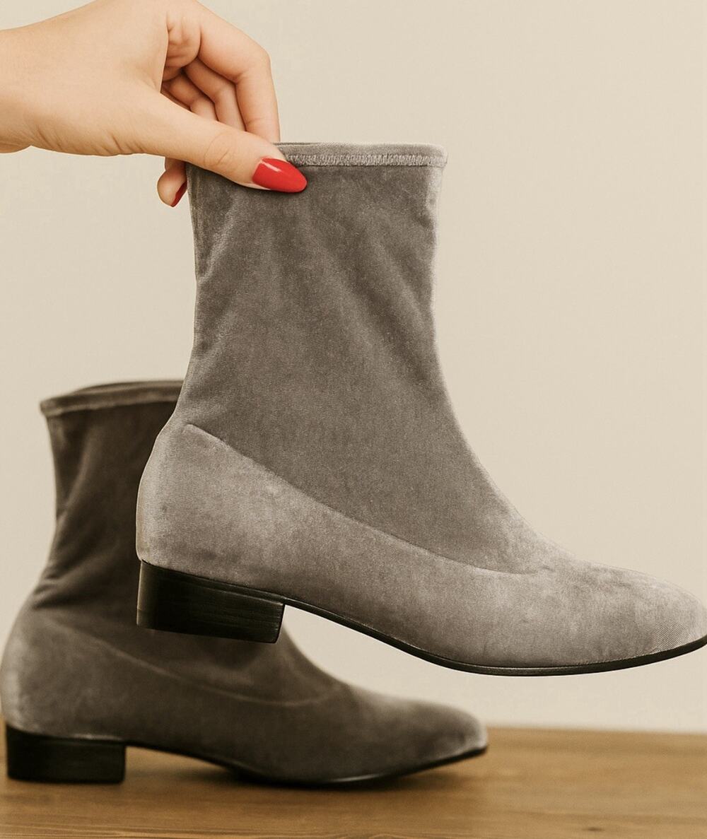 The palatines Firmo Stretch Gray Velvet Ankle Boots Size 8